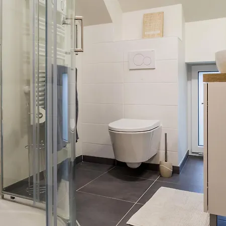 Familial Rénové Près Du Canal De Nantes Avec Jardin, Terrasse, Wifi Et Mansardées - Fr-1-306-1263