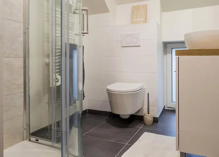 Familial Rénové Près Du Canal De Nantes Avec Jardin, Terrasse, Wifi Et Mansardées - Fr-1-306-1263